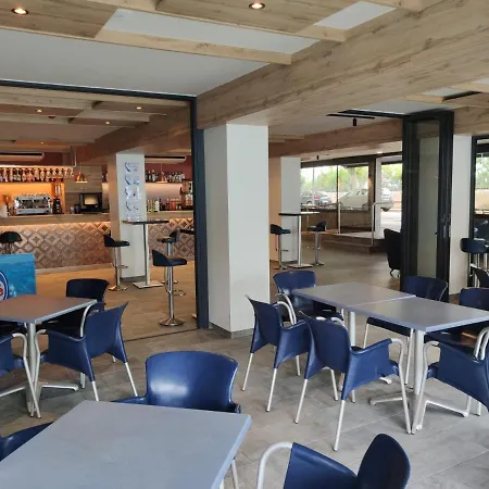 فندق Internacional 3*