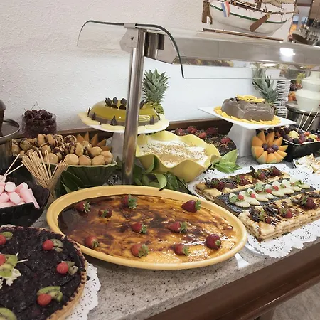Internacional Hotel 2*