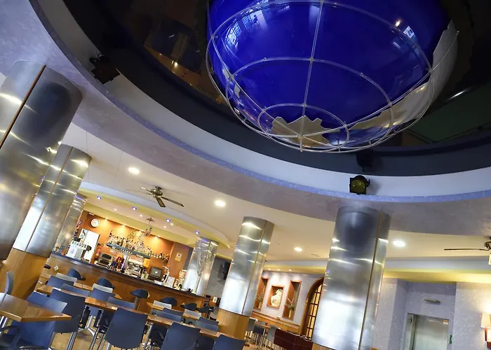 因特纳克纳尔酒店 3*